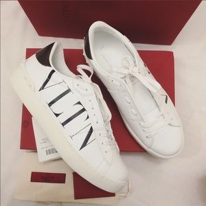 💯% AUTHENTIC BNIB Valentino Sneakers 40.5